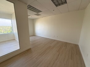 21671 Gateway Center Dr, Diamond Bar, CA à louer Photo intérieure– Image 1 sur 8