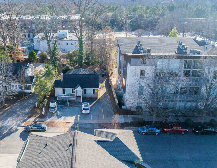 2128 Mcclintock Rd, Charlotte, NC à louer - Photo de l’immeuble – Image 2 sur 5