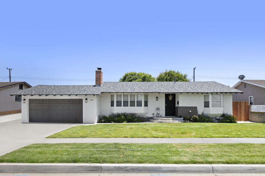 1324 S Oakhaven Dr, Anaheim, CA à vendre - Photo principale – Image 1 sur 26