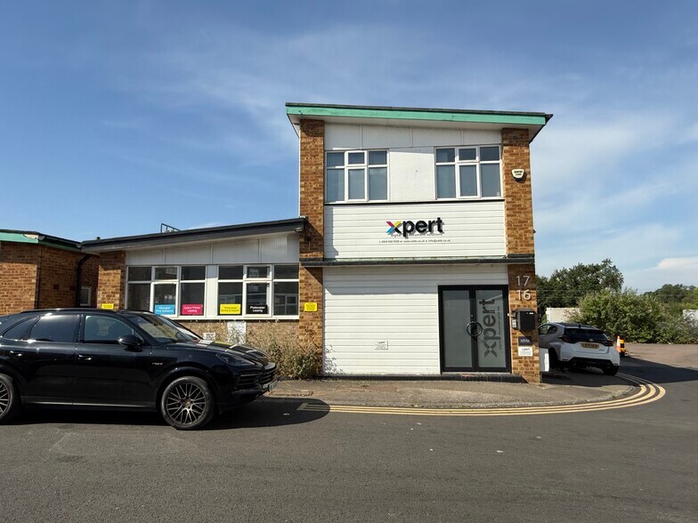 16-17 Station Clos, Potters Bar à louer - Photo de l’immeuble – Image 1 sur 4