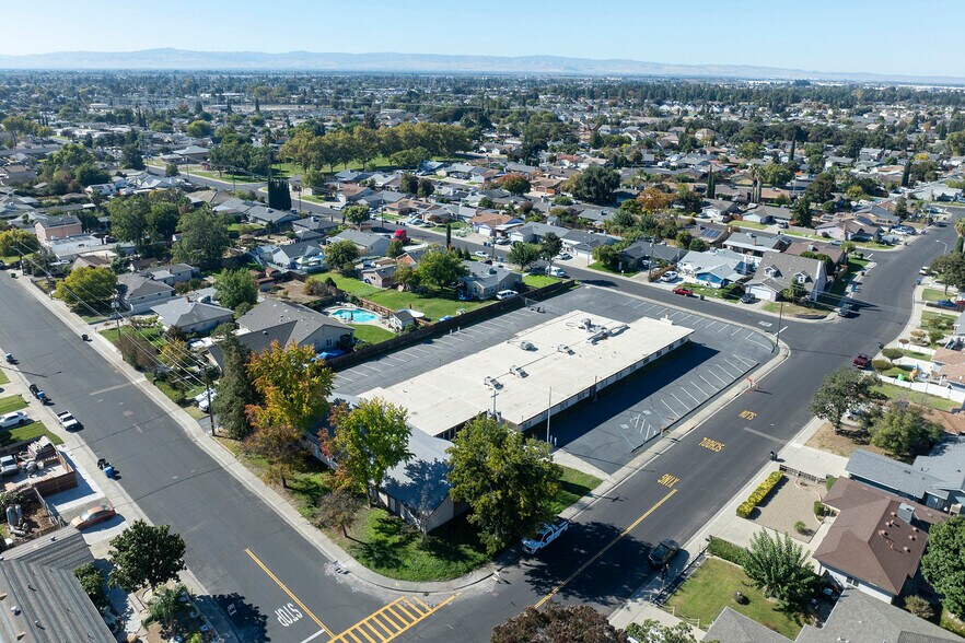 444 Argonaut St, Manteca, CA à louer - Photo de l’immeuble – Image 2 sur 23