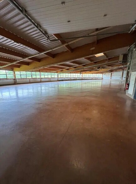 Local d’activités dans Ceyzériat à louer - Photo de l’immeuble – Image 3 sur 3