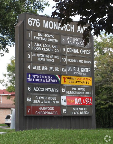 676 Monarch Ave, Ajax, ON à vendre - Photo de l’immeuble – Image 2 sur 7