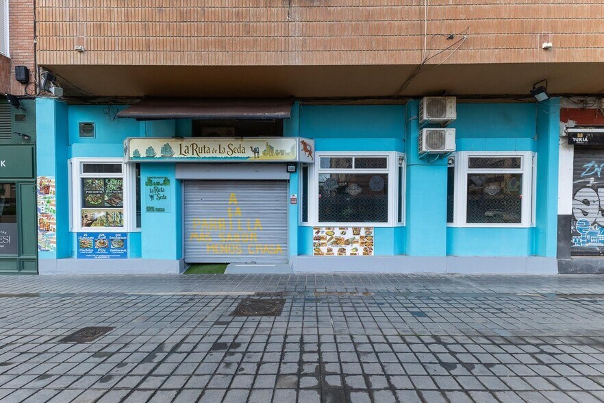 Immeuble residentiel dans València, Valencia à vendre - Photo de l’immeuble – Image 2 sur 5