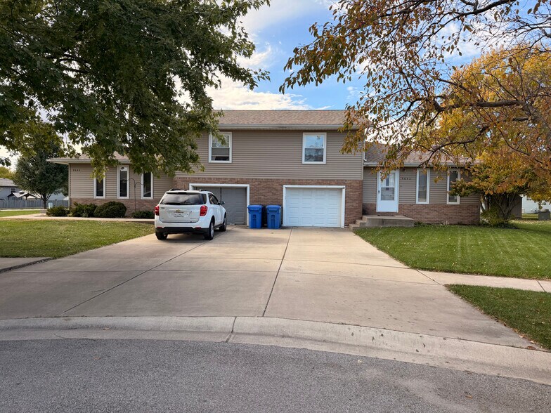 Two Duplex; Crown Point, IN portefeuille de 2 biens à vendre sur LoopNet.fr - Photo de l’immeuble – Image 2 sur 14