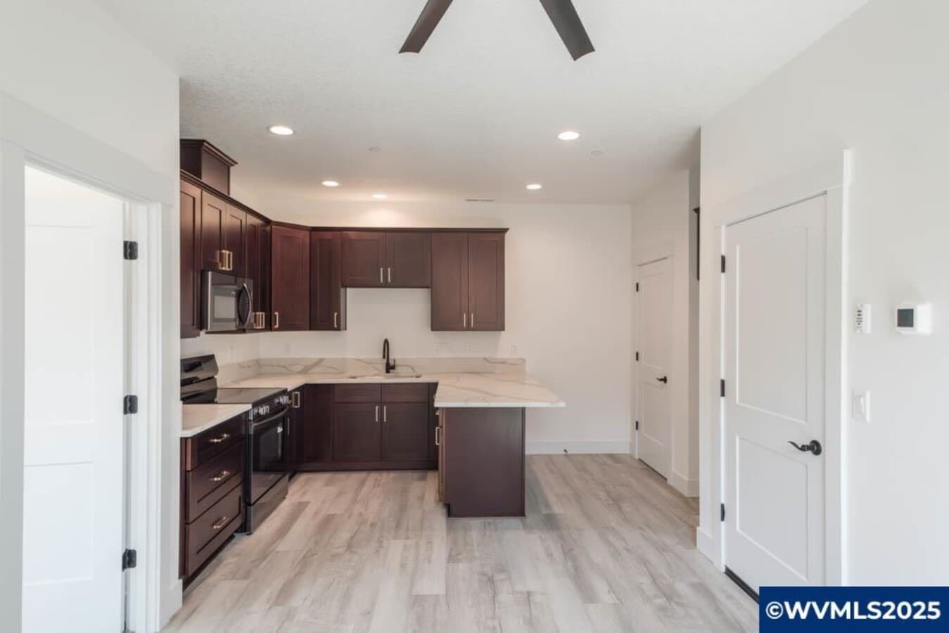 774 Riley Dr, Silverton, OR 97381 - Lot 2 - - Photo intérieure - Image 1 of 6