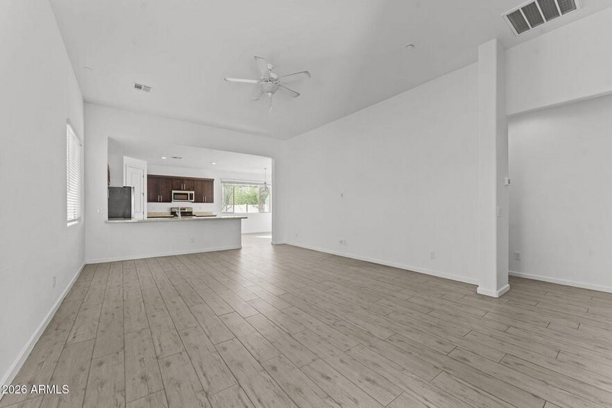 721 E Carol Ave, Phoenix, AZ à vendre - Photo de l’immeuble – Image 2 sur 24