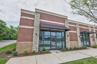 2216 Dr Martin Luther King Blvd, Murfreesboro, TN à louer Photo de l’immeuble– Image 2 sur 4