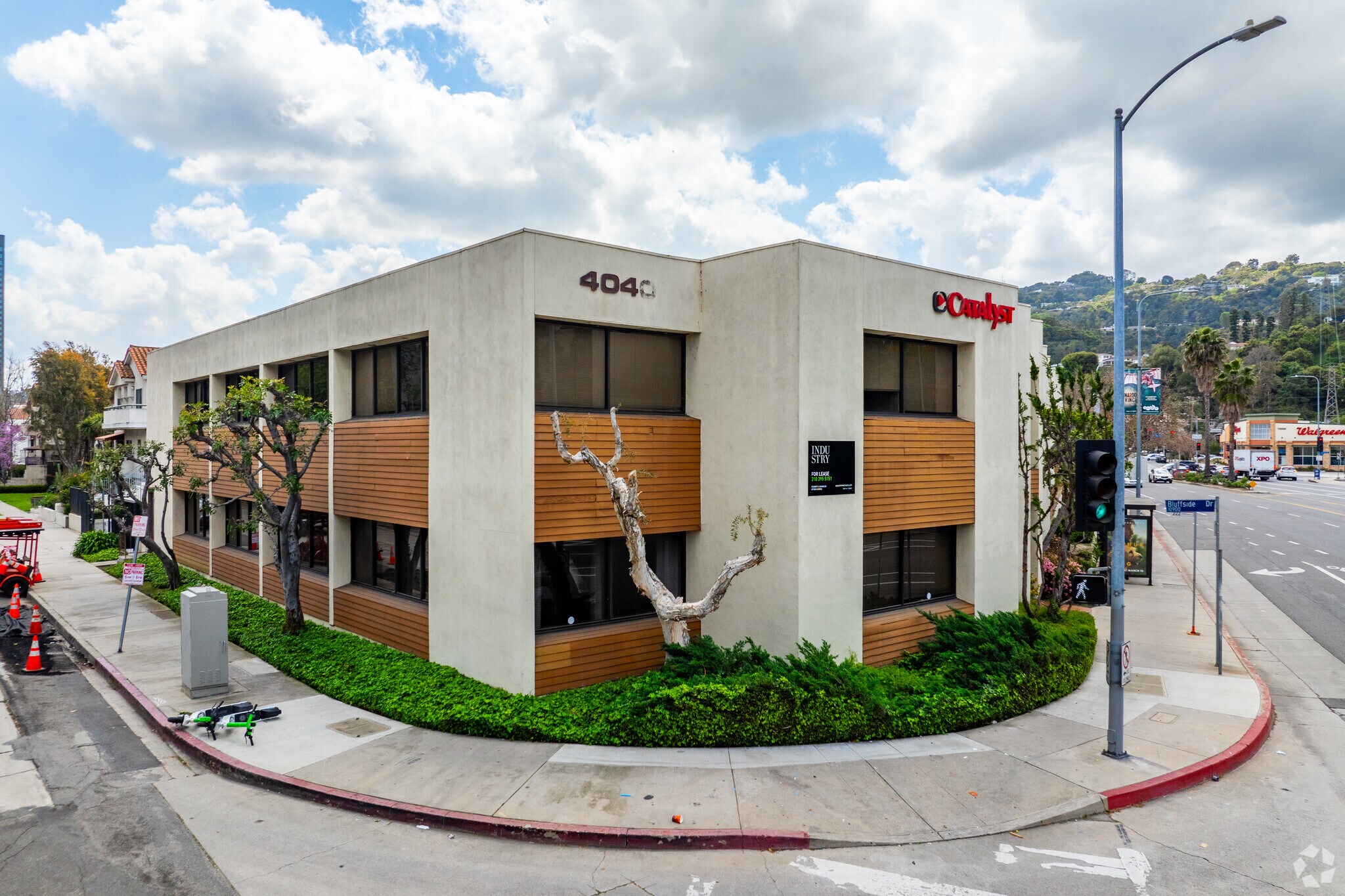 4040 Vineland Ave, Studio City, CA à louer Photo de l’immeuble– Image 1 sur 8