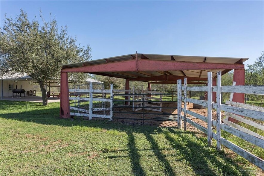701 E Tejana Rd, Progreso, TX à louer - Photo de l’immeuble – Image 2 sur 32