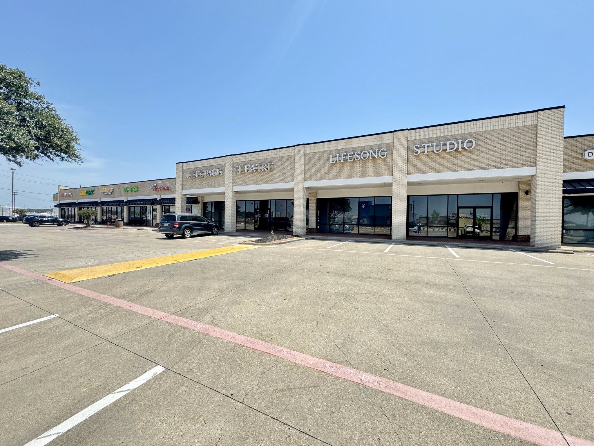 3105-3115 E Ira E Woods Ave, Grapevine, TX à louer Photo de l’immeuble– Image 1 sur 7
