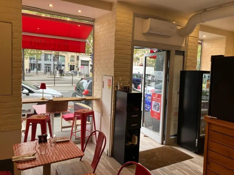 Local commercial dans Paris à louer - Photo de l’immeuble – Image 1 sur 4