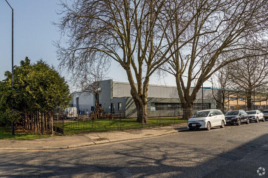 Waxlow Rd, Londres à louer - Photo de l’immeuble – Image 2 sur 5