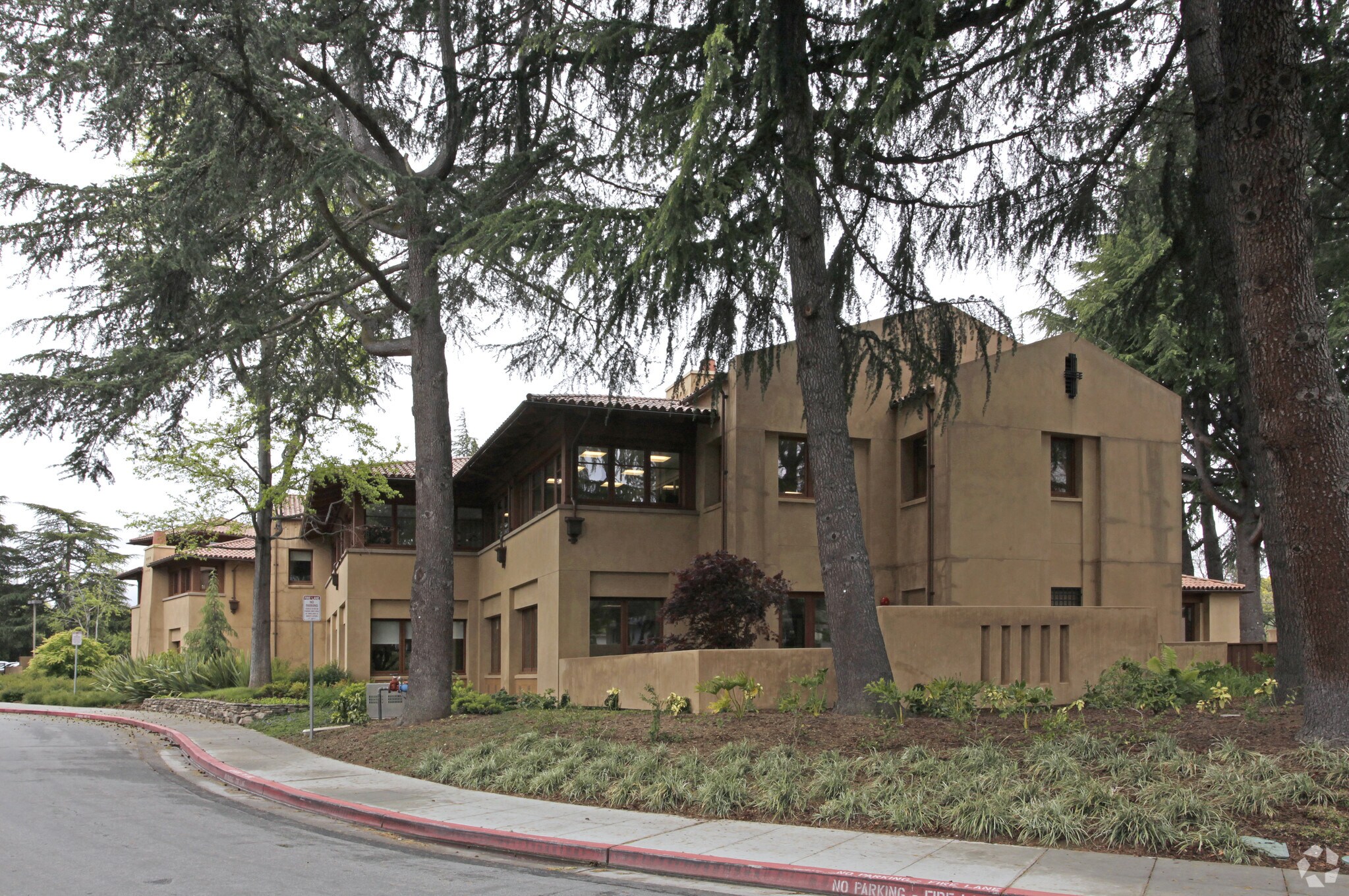 64 Willow Pl, Menlo Park, CA à louer Photo de l’immeuble– Image 1 sur 5
