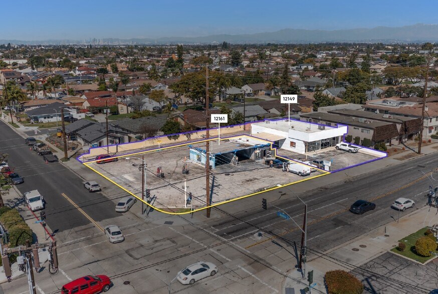 Downey Ave Portfolio portefeuille de 2 biens à vendre sur LoopNet.fr - Photo de l’immeuble – Image 1 sur 6