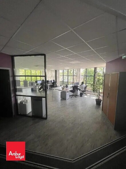 Bureau dans Lucé à louer - Photo de l’immeuble – Image 3 sur 4