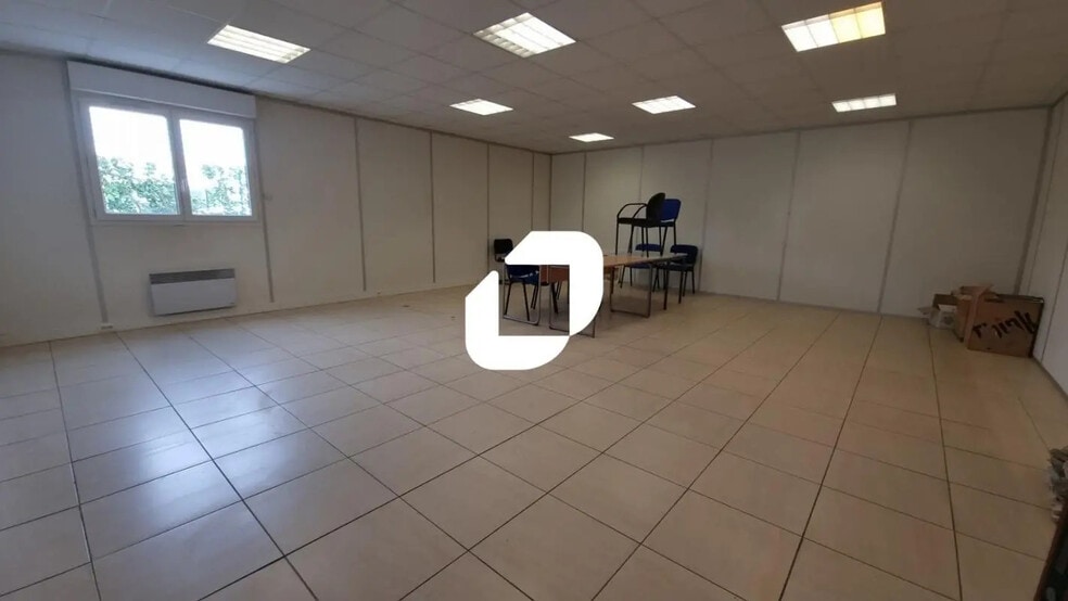 Industriel/Logistique dans Thorigny-sur-Marne à vendre - Photo de l’immeuble – Image 2 sur 12