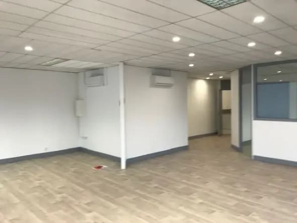 Local commercial dans Vannes à louer - Photo de l’immeuble – Image 2 sur 2