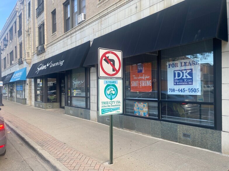 7211-7227 Madison St, Forest Park, IL à louer - Photo de l’immeuble – Image 2 sur 9