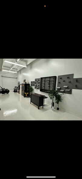 516 Commerce Way E, Jupiter, FL à louer - Photo de l’immeuble – Image 2 sur 5