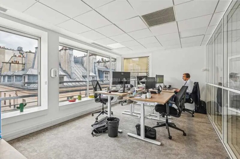 37 Rue De Caumartin, Paris à louer - Photo de l’immeuble – Image 2 sur 4