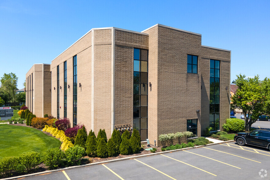 700 E Ogden Ave, Westmont, IL à louer - Photo de l’immeuble – Image 2 sur 22