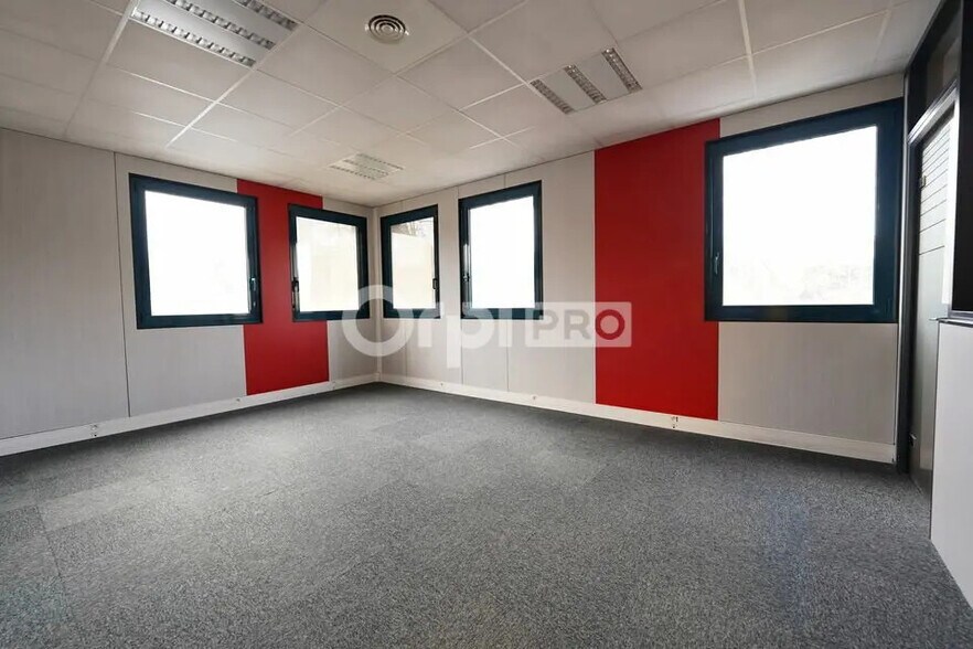 Bureau dans Saint-Genis-Laval à louer - Photo intérieure – Image 3 sur 8