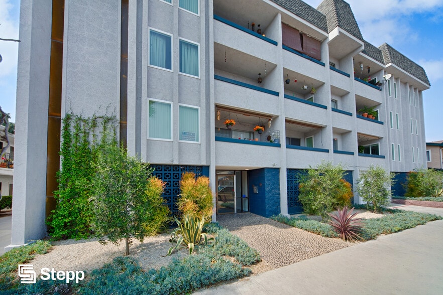 425 Coronado Ave, Long Beach, CA à vendre - Photo de l’immeuble – Image 2 sur 10