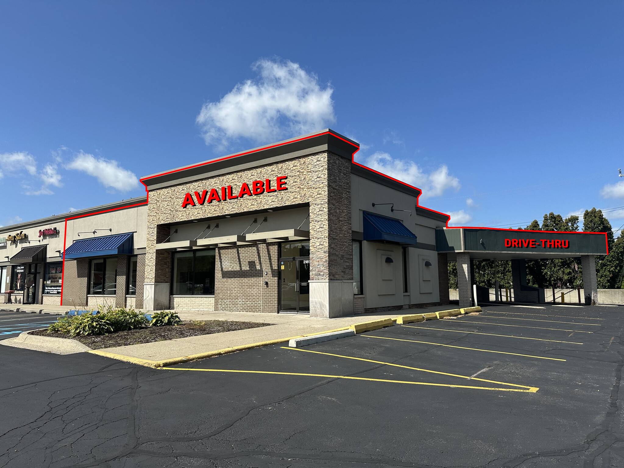 2141-2181 N Pontiac Trail, Commerce Township, MI à louer Photo intérieure– Image 1 sur 2