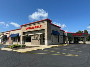 2141-2181 N Pontiac Trail, Commerce Township, MI à louer Photo intérieure– Image 1 sur 2