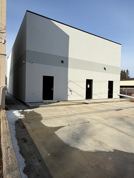 5011 49 Av, Leduc, AB à louer - Photo de l’immeuble – Image 3 sur 3