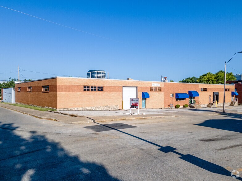 2718 Holmes St, Kansas City, MO à louer - Photo de l’immeuble – Image 2 sur 6