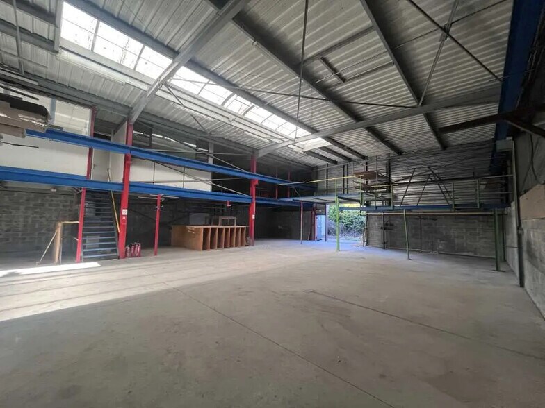 Local d’activités dans Artigues-près-Bordeaux à louer - Photo intérieure – Image 1 sur 6