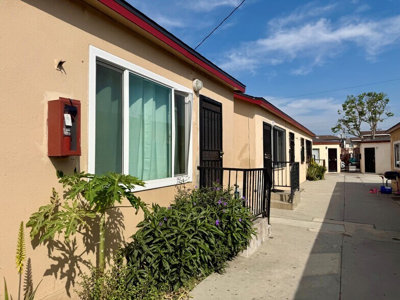 4244 E Compton Blvd, Compton, CA à vendre - Photo de l’immeuble – Image 3 sur 5
