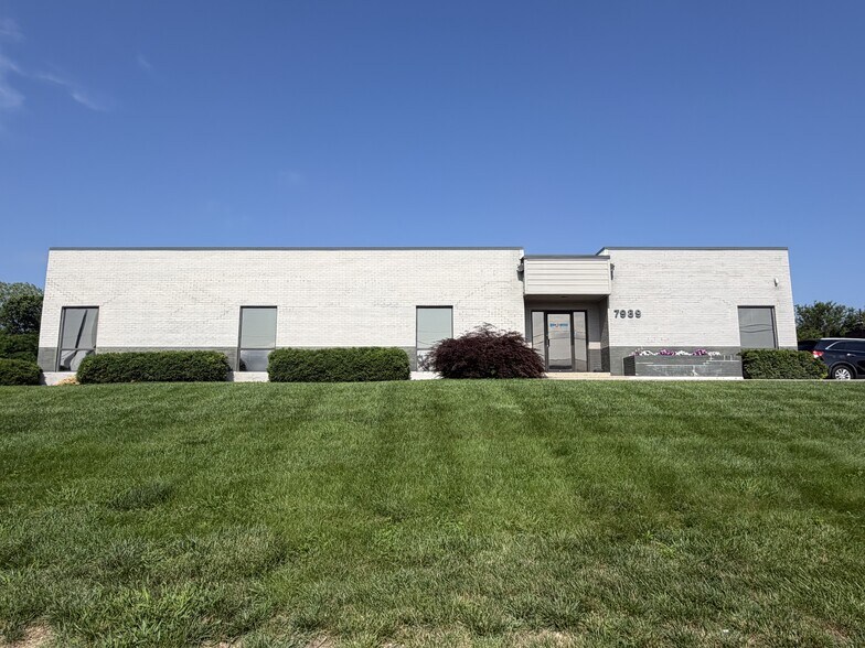 7989 S Suburban Rd, Centerville, OH à vendre - Photo de l’immeuble – Image 1 sur 18