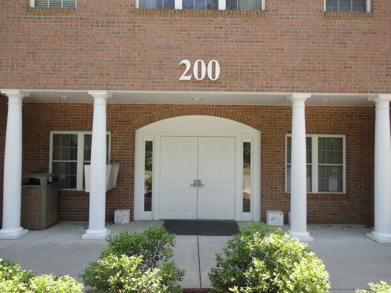 200 Mountain Rd, Farmington, CT à louer - Photo de l’immeuble – Image 3 sur 19