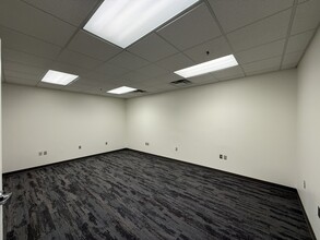 136 Fairview Rd, Mooresville, NC à louer Photo intérieure– Image 2 sur 8