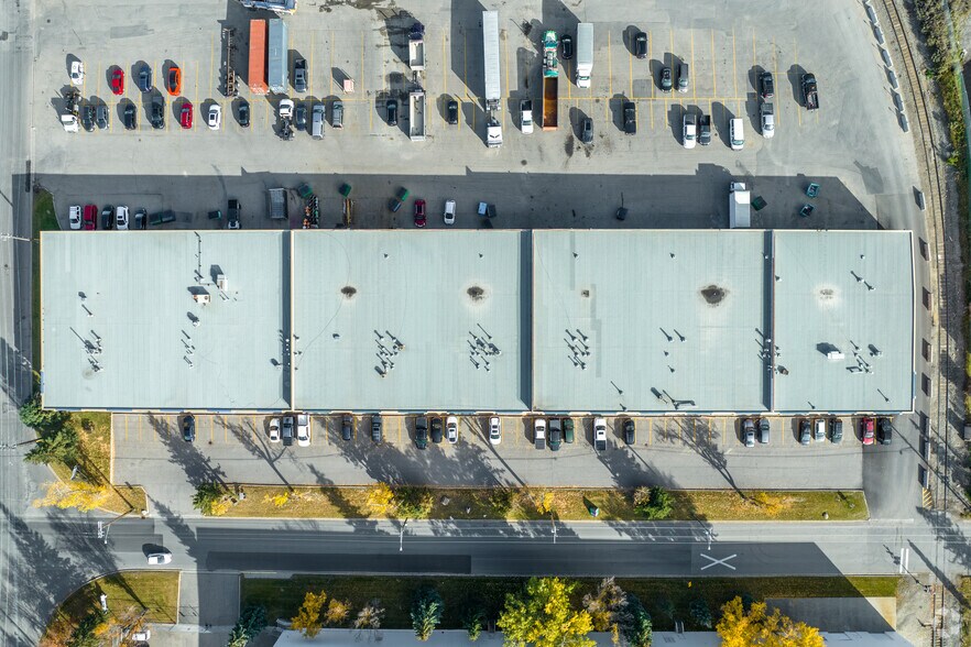 3716 56th Ave SE, Calgary, AB à louer - Aérien – Image 3 sur 9