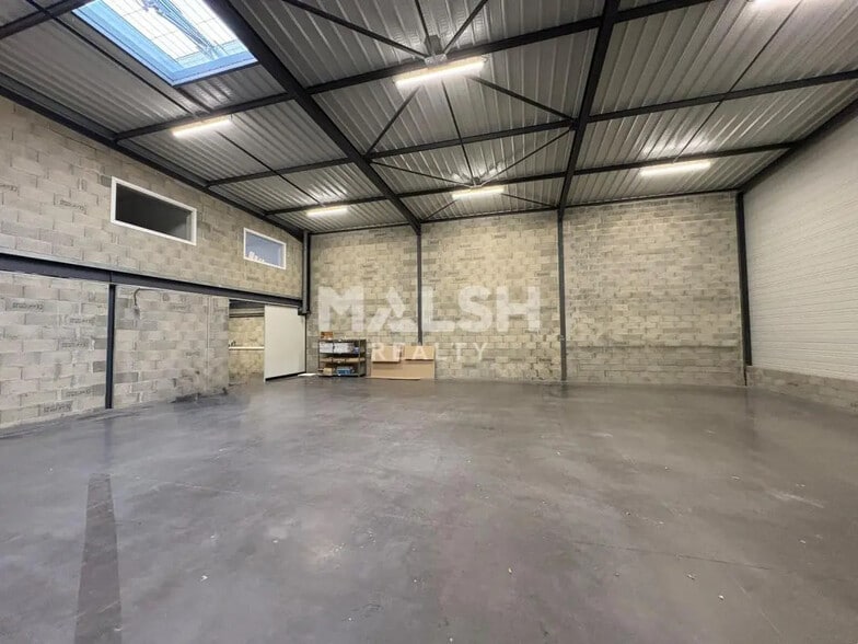 Local d’activités dans MARCILLY-D'AZERGUES à louer - Photo de l’immeuble – Image 2 sur 13