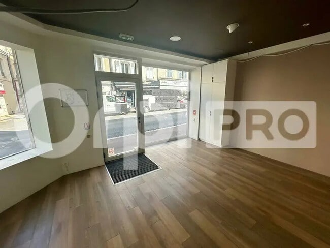Plus de détails pour Local commercial à louer