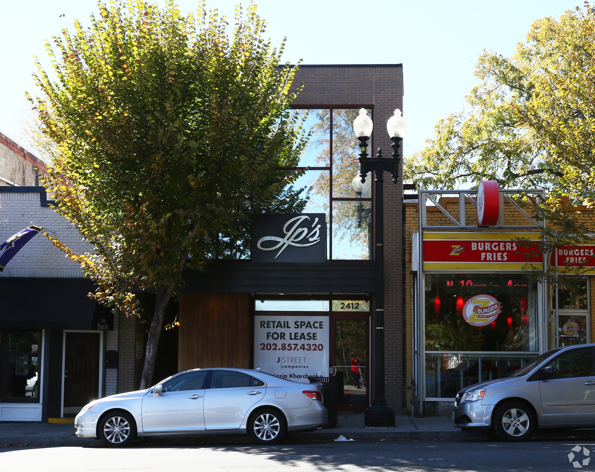 2412 Wisconsin Ave NW, Washington, DC à louer Photo principale– Image 1 sur 6