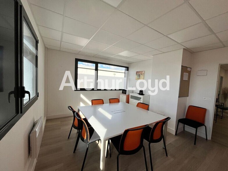 Bureau dans Fleury-sur-Orne à louer - Photo intérieure – Image 1 sur 3
