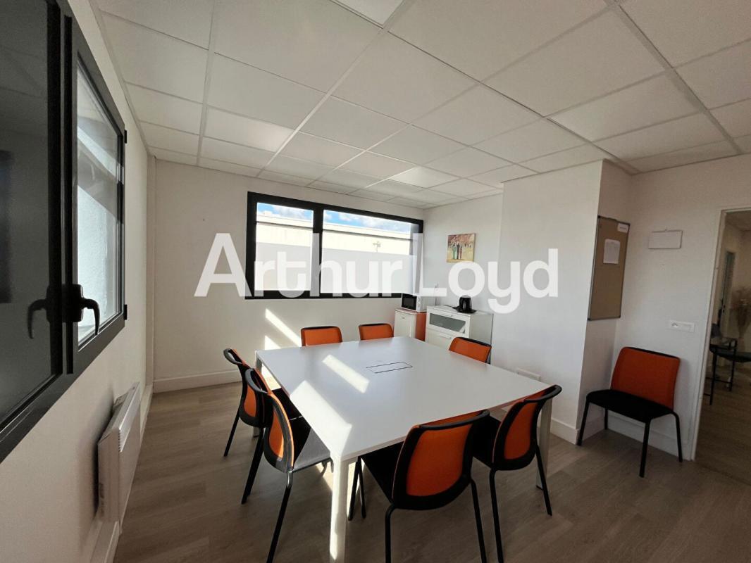 Bureau dans Fleury-sur-Orne à louer Photo intérieure– Image 1 sur 4