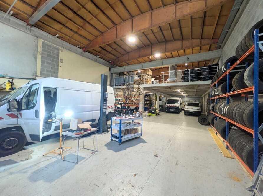 25 Rue Du Lyonnais, Saint-Priest, RHO 69800 - Lot 2 -  - Photo intérieure - Image 2 of 4