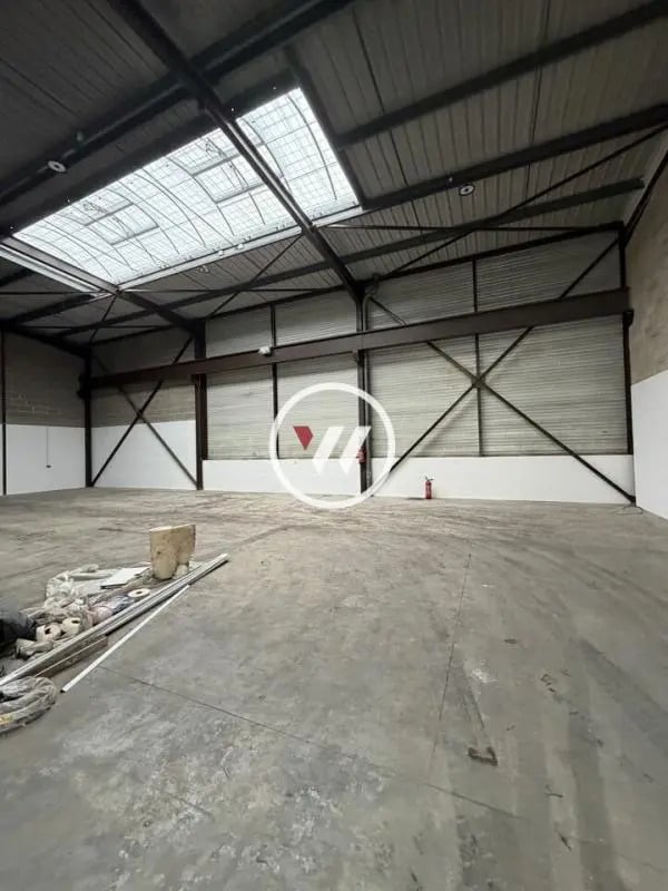 Local d’activités dans Le Thillay à louer Photo de l’immeuble– Image 1 sur 6