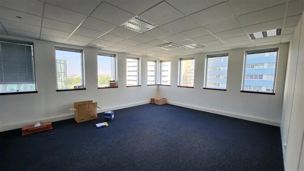 Bureau dans Montreuil à louer - Photo de l’immeuble – Image 2 sur 8