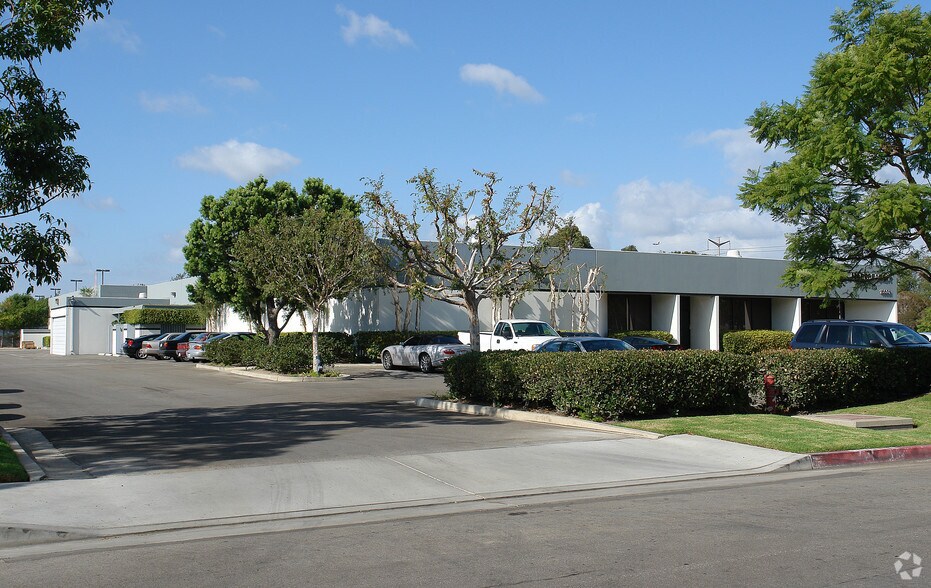 16601 Hale Ave, Irvine, CA à louer - Photo de l’immeuble – Image 3 sur 3