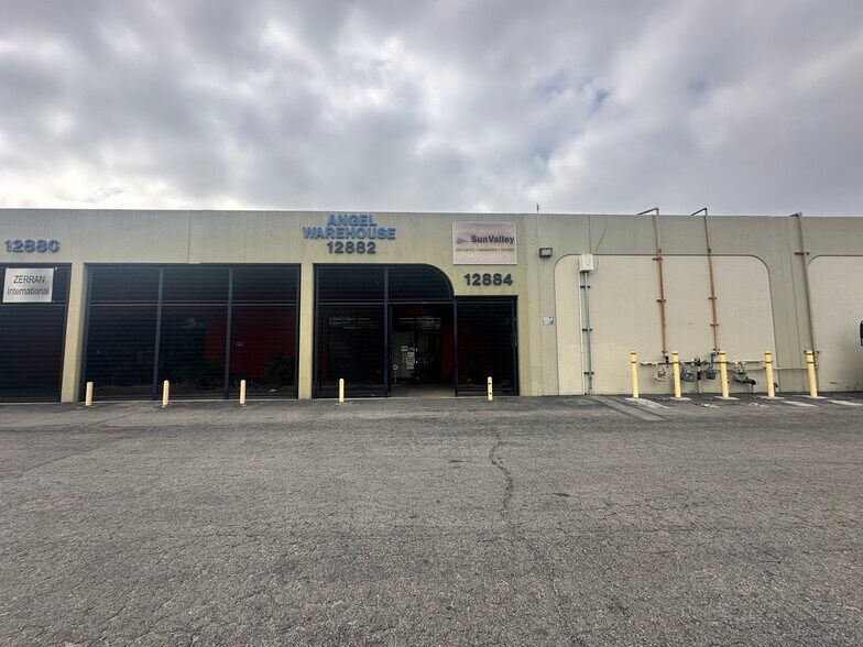 12882 Pierce St, Pacoima, CA à louer - Photo de l’immeuble – Image 1 sur 4