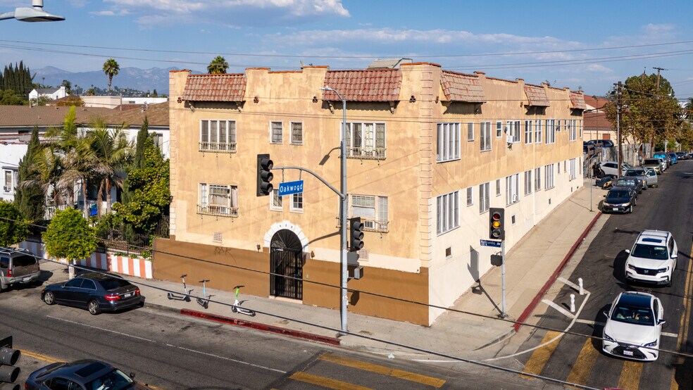 400 N Normandie Ave, Los Angeles, CA à vendre - Photo de l’immeuble – Image 1 sur 3
