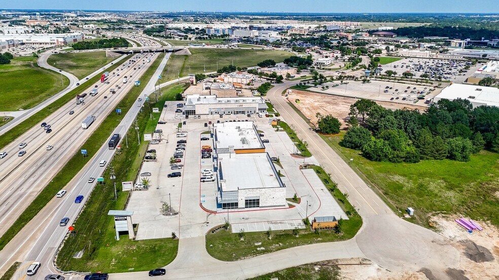 I-10 & Pin Oak Rd, Katy, TX à louer - Photo de l’immeuble – Image 3 sur 4